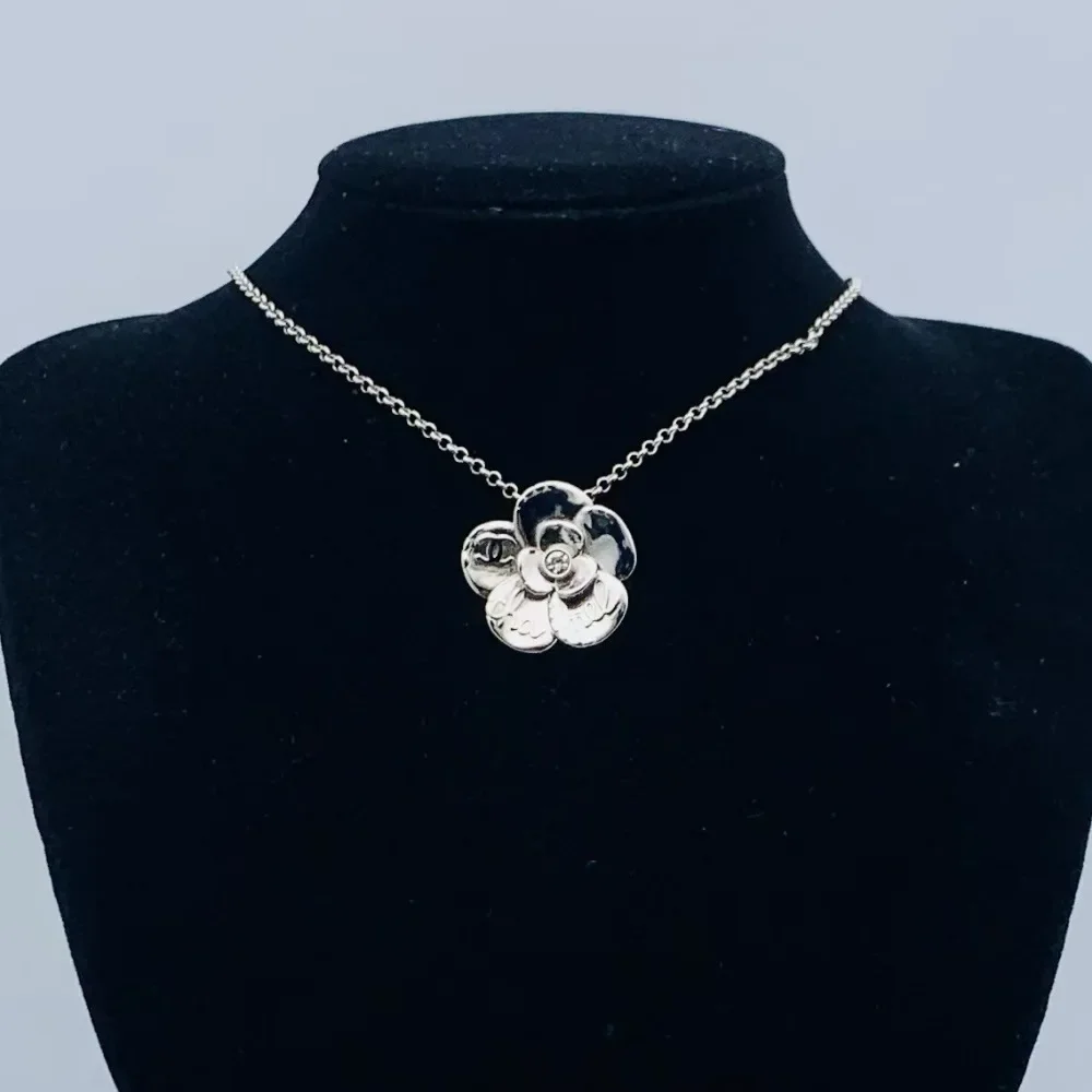 2025 موضة مزدوجة C رسالة قلادة أنثى الإنترنت المشاهير عالية الشعور الرجعية