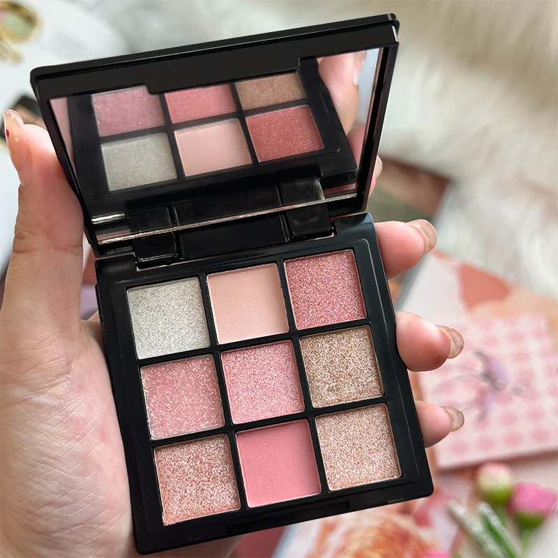 Tavolozza di ombretti a 9 colori con vino rosso leggermente ubriaco: struttura metallica opaca perlescente, impermeabile e resistente al sudore a lunga durata