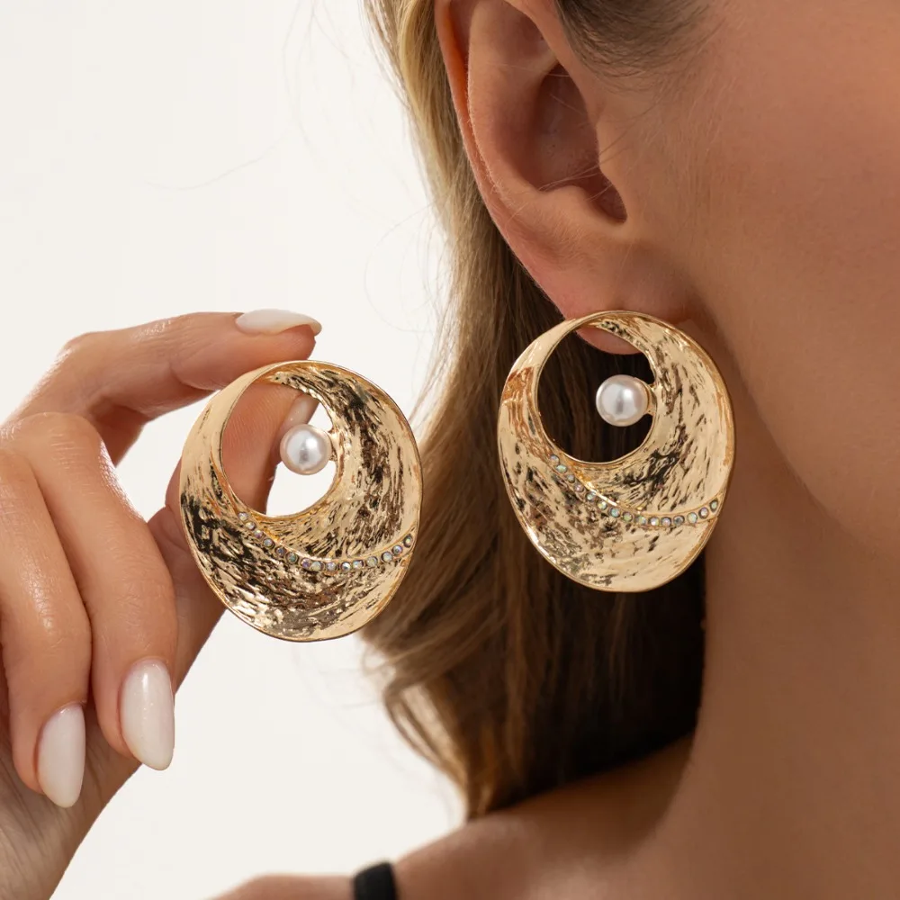 Trendy Vintage Geometric Inlaid Rhinestone Faux Pearl Hollow Hammered Circle Oversized Stud Earrings for Women Statement Jewelry
