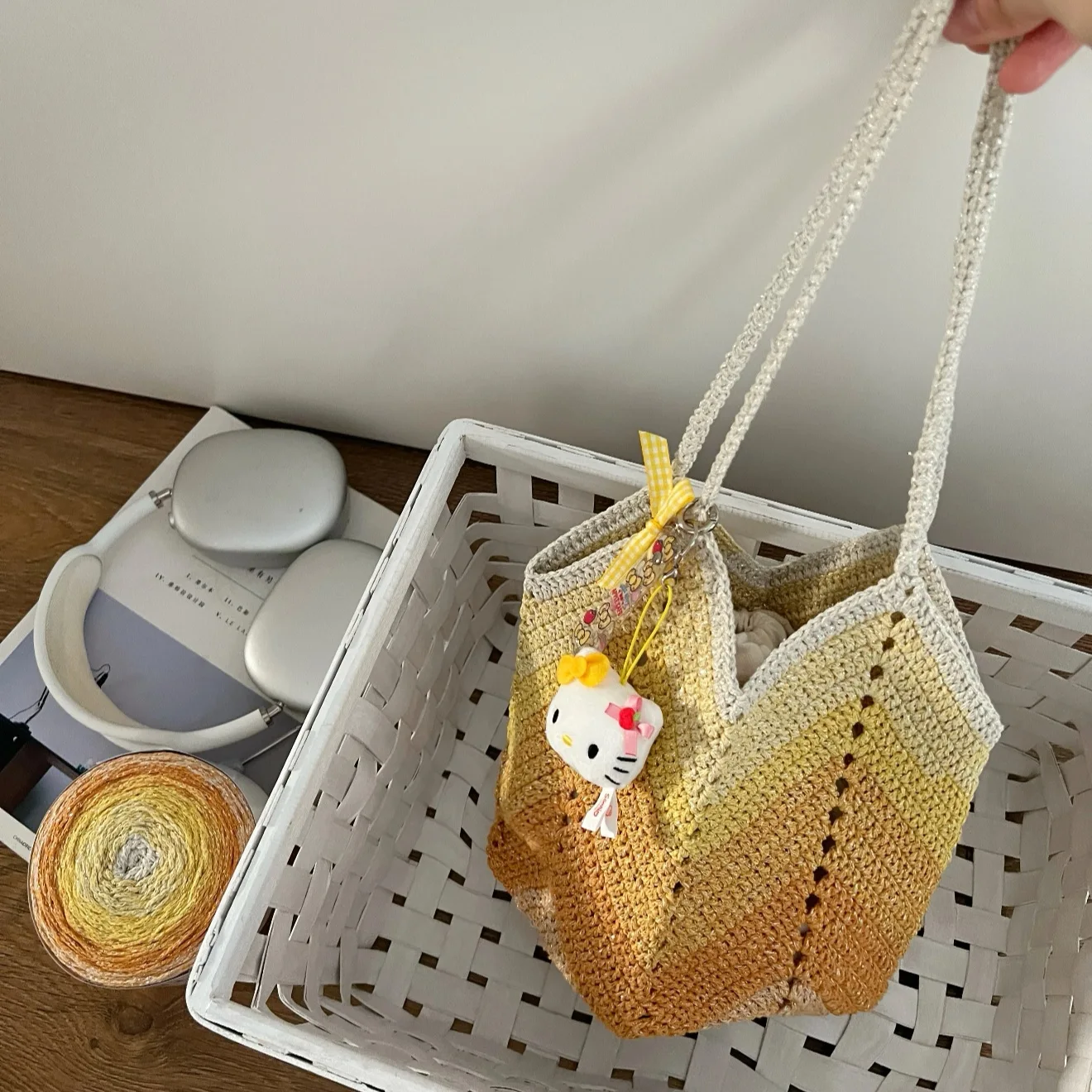 handmade-hooked-women's-shoulder-bag-basket-design-with-optional-inner-available-in-various-colors-creative-festival-gift