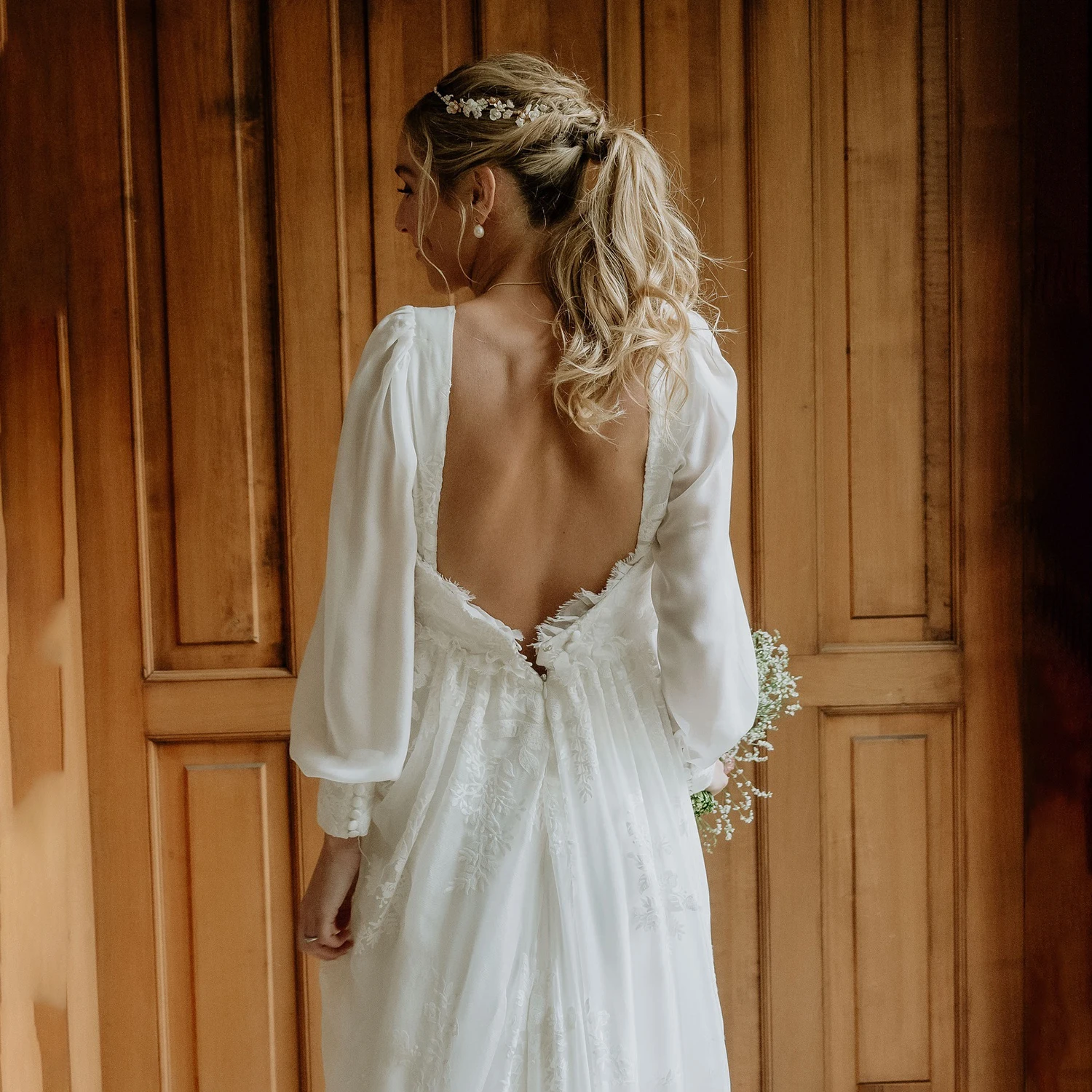 ساحة الرقبة رومانسية الدانتيل الأكمام الطويلة الأسقف ألف خط الشيفون زي العرائس عارية الذراعين العاج المطرزة فساتين الزفاف المخصصة