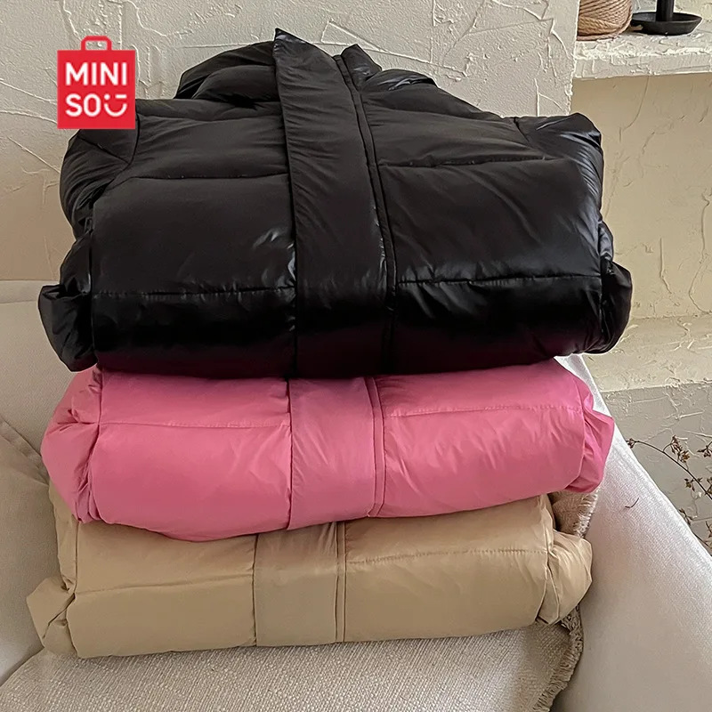 سترات MINISO للخريف والشتاء للأولاد والبنات 25 سترات طويلة جديدة للأطفال في منتصف وكبار السن باللونين الأسود والذهبي