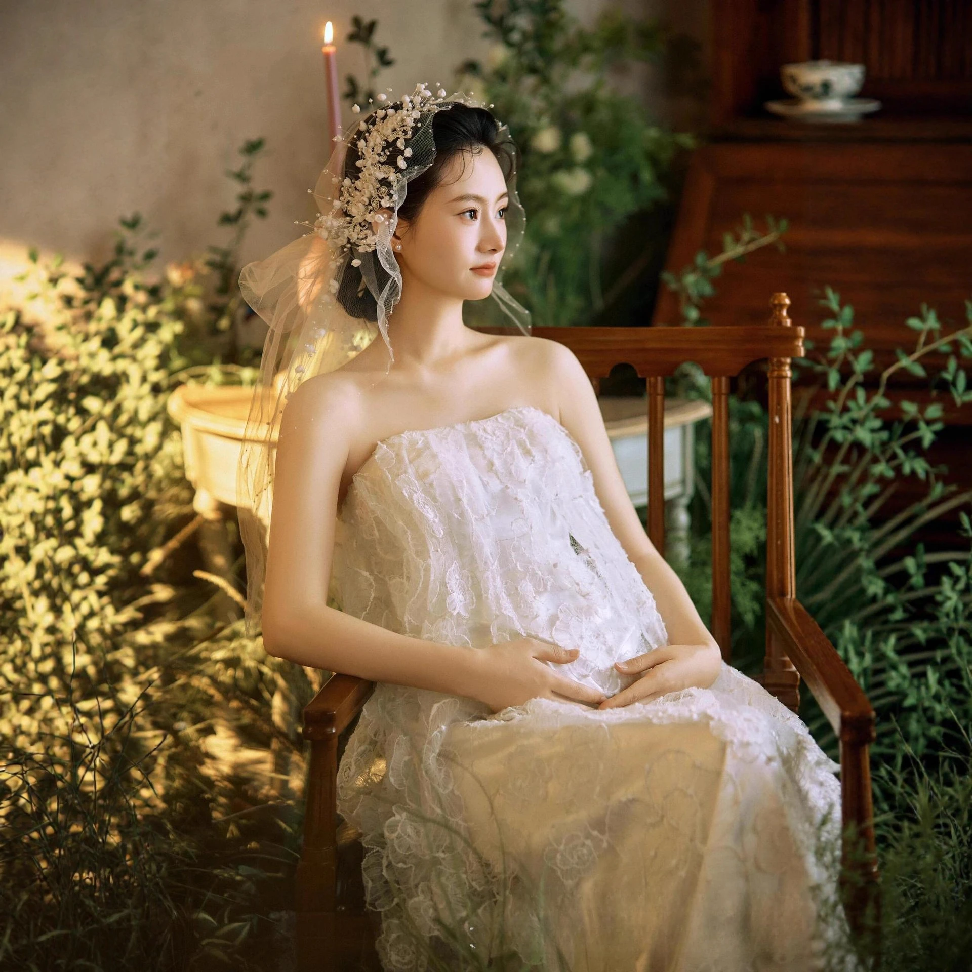 ชุดเดรสยาวสำหรับถ่ายภาพคนท้อง ผ้าลูกไม้สีขาวลายดอกไม้ ดีไซน์หรูหรา เหมาะสำหรับถ่ายภาพในสตูดิโอ