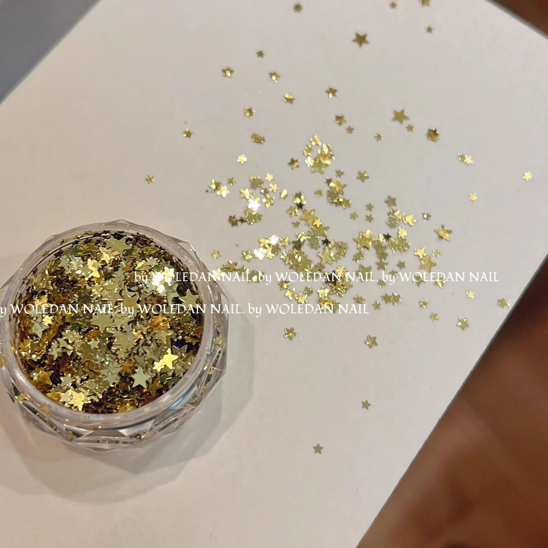 إكسسوارات لامعة للأظافر على شكل نجمة مختلطة مقاس صغير على شكل نجمة خماسية فضية مختلطة وديكور رقعة أظافر رفيعة للغاية