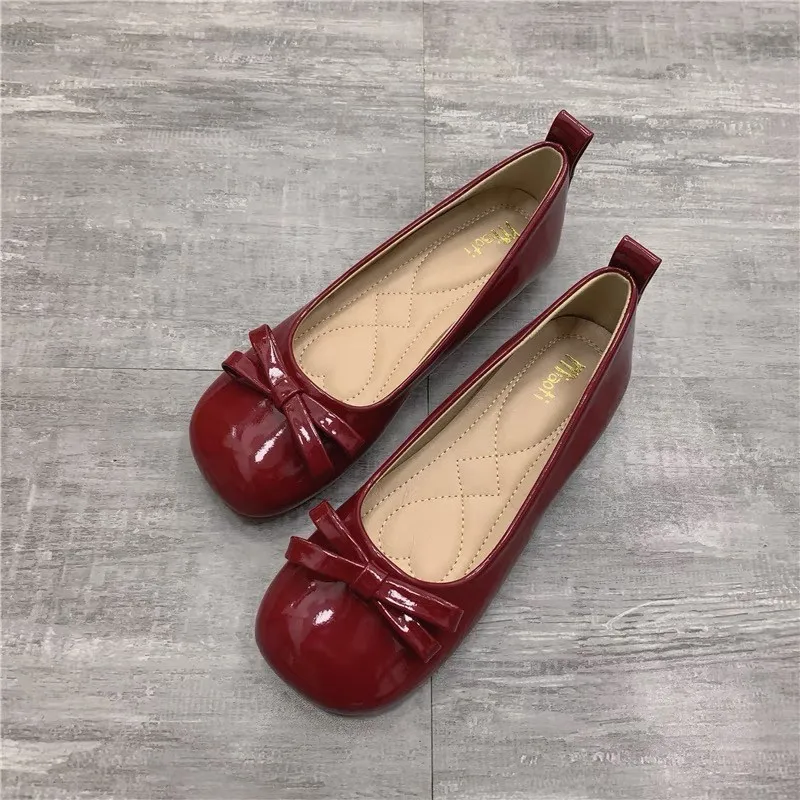 Comfortable Work Shoes for Women 2024 New Korean Fashion Women\'s Flat Shoes Simple Versatile Red Patent Leather Ballet Flats