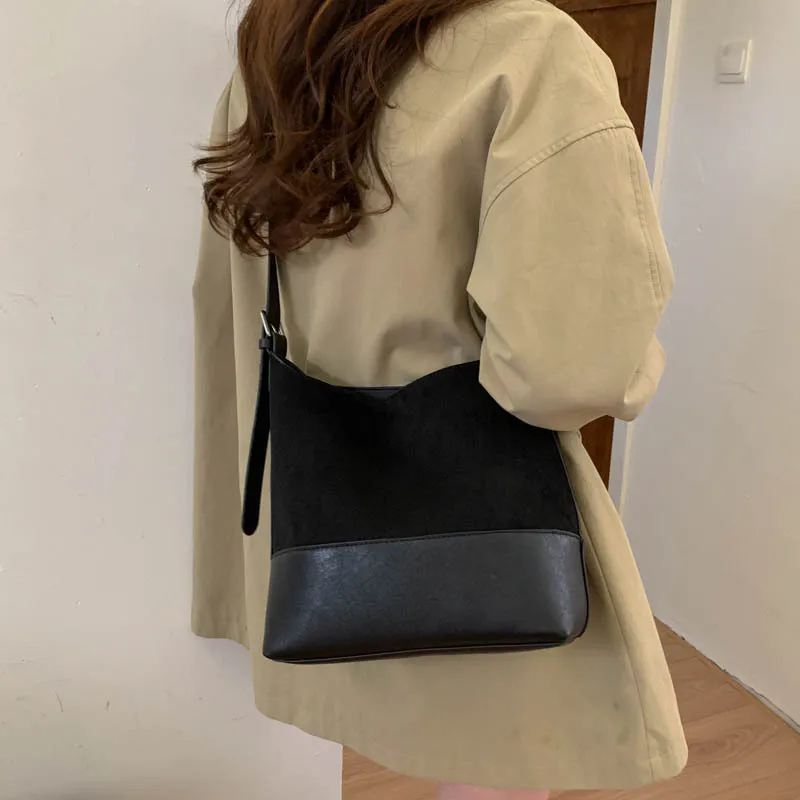 Torebka damska pod pachę w stylu vintage na rok 2025, skórzana, wielofunkcyjna, do noszenia na ramieniu lub jako listonoszka, retro, elegancka, o dużej pojemności.