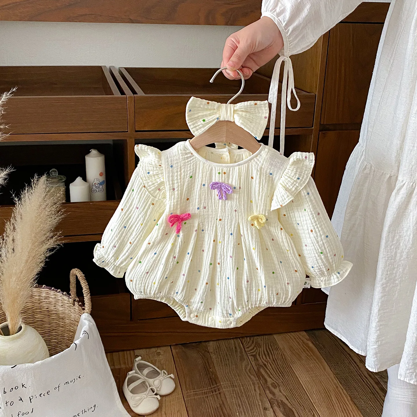 

Autumn Infant Baby Girls Rompers Colored Bow Knot Round Neck Newborn Girls Bodysuits Puff-sleeve Polka Dot Toddler Girl Jumpsuit