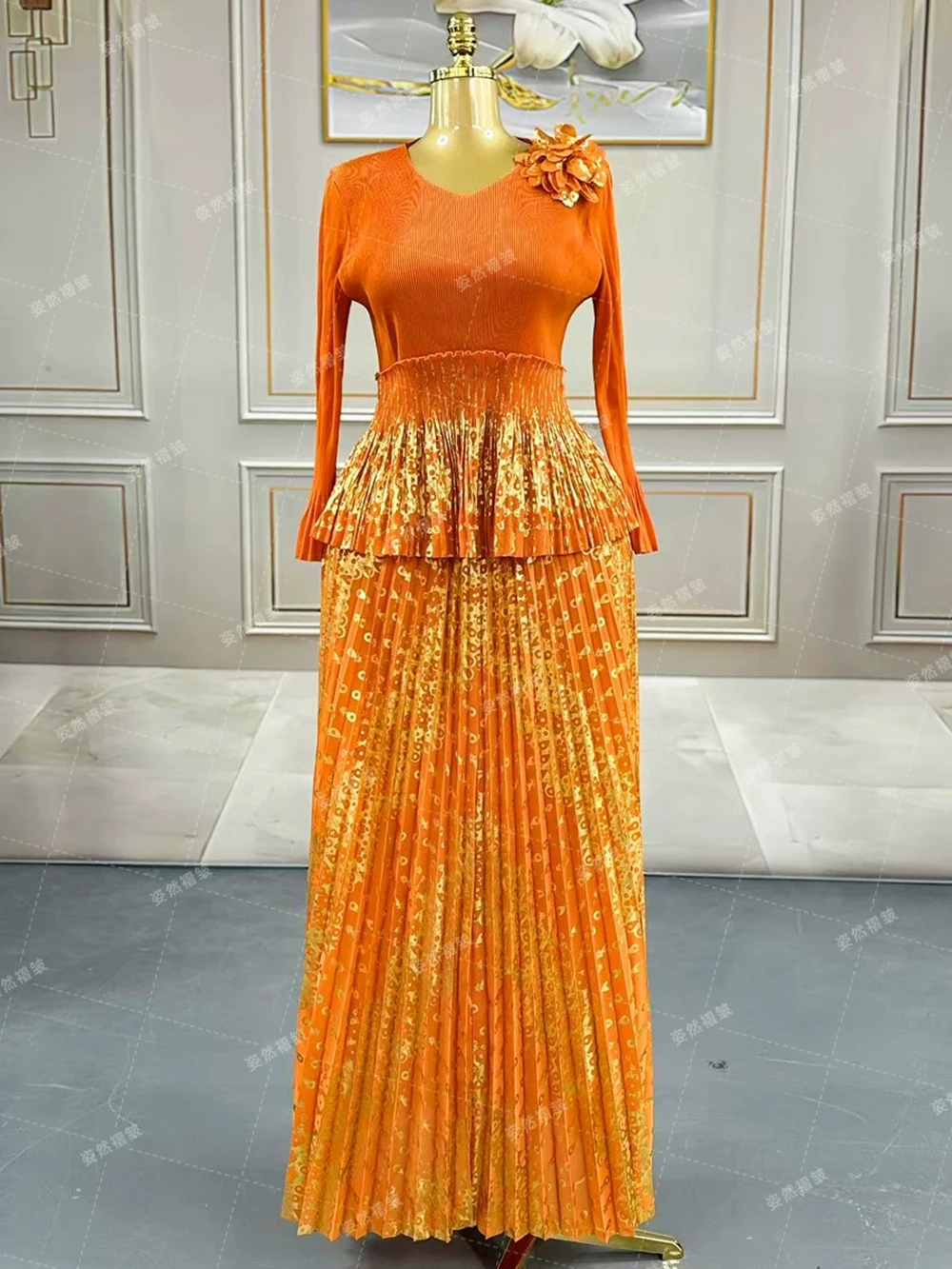 2025 neues High-End-Plissee-Heißprägekleid für Damen in Übergröße mit langen Ärmeln, Freizeitkleidung, plissierter langer Rock – GZXX 1013