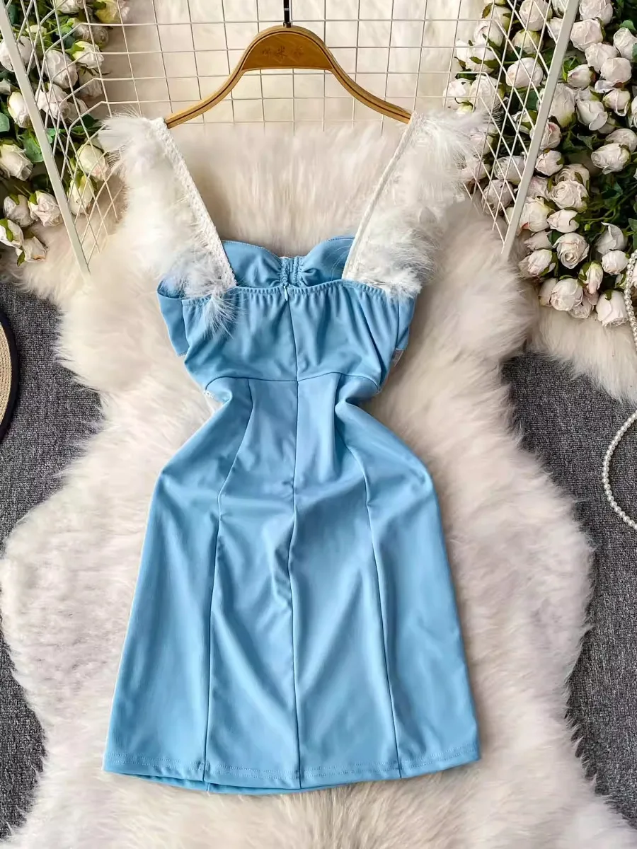 فستان Foamlina صيفي مثير بخصر نحيف ورقبة مربعة وحزام من الريش لحفلات أعياد الميلاد بدون ظهر بدون أكمام فساتين قصيرة