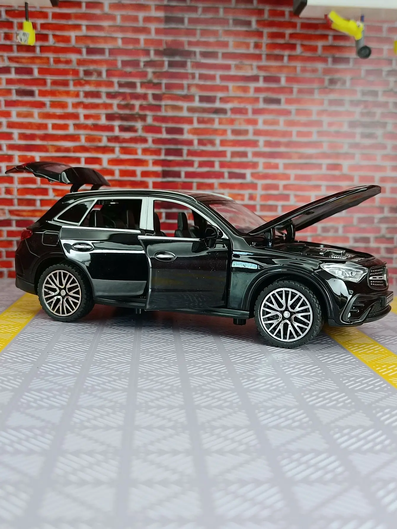 1:32 mercedes-benz glc400 suv glc liga modelo de carro som e luz puxar para trás brinquedo das crianças colecionáveis presente aniversário