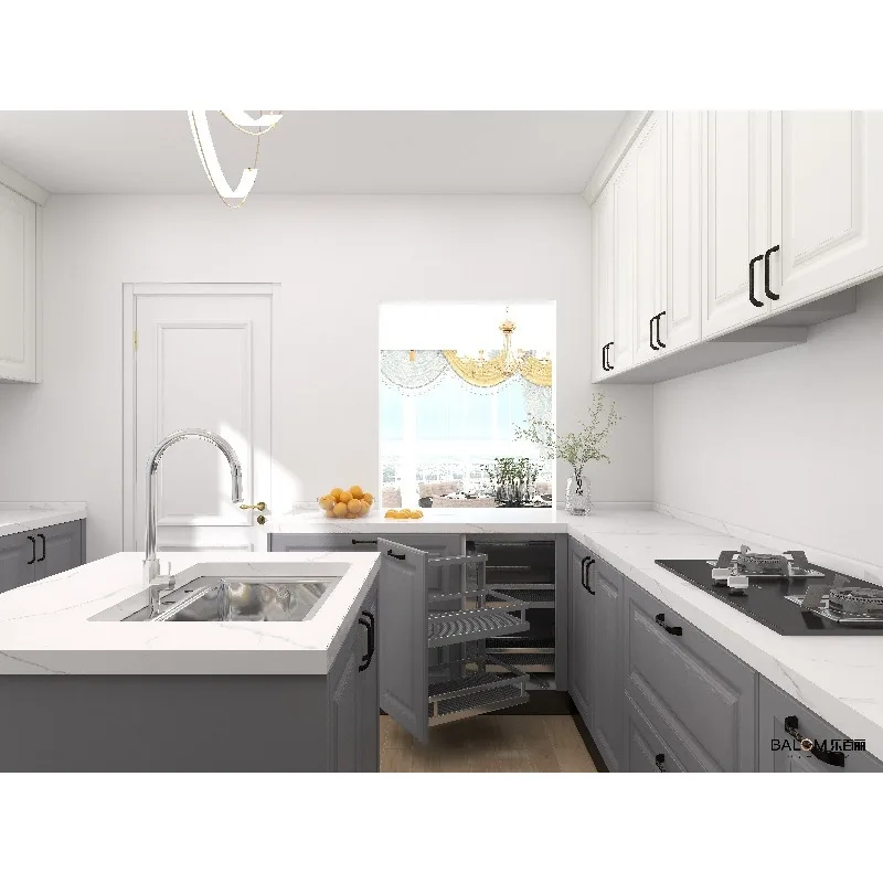 L자형 중앙 아일랜드 주방: 모던한 캐비닛, 일체형 싱크대, 개방형 레이아웃 및 자연광 활용