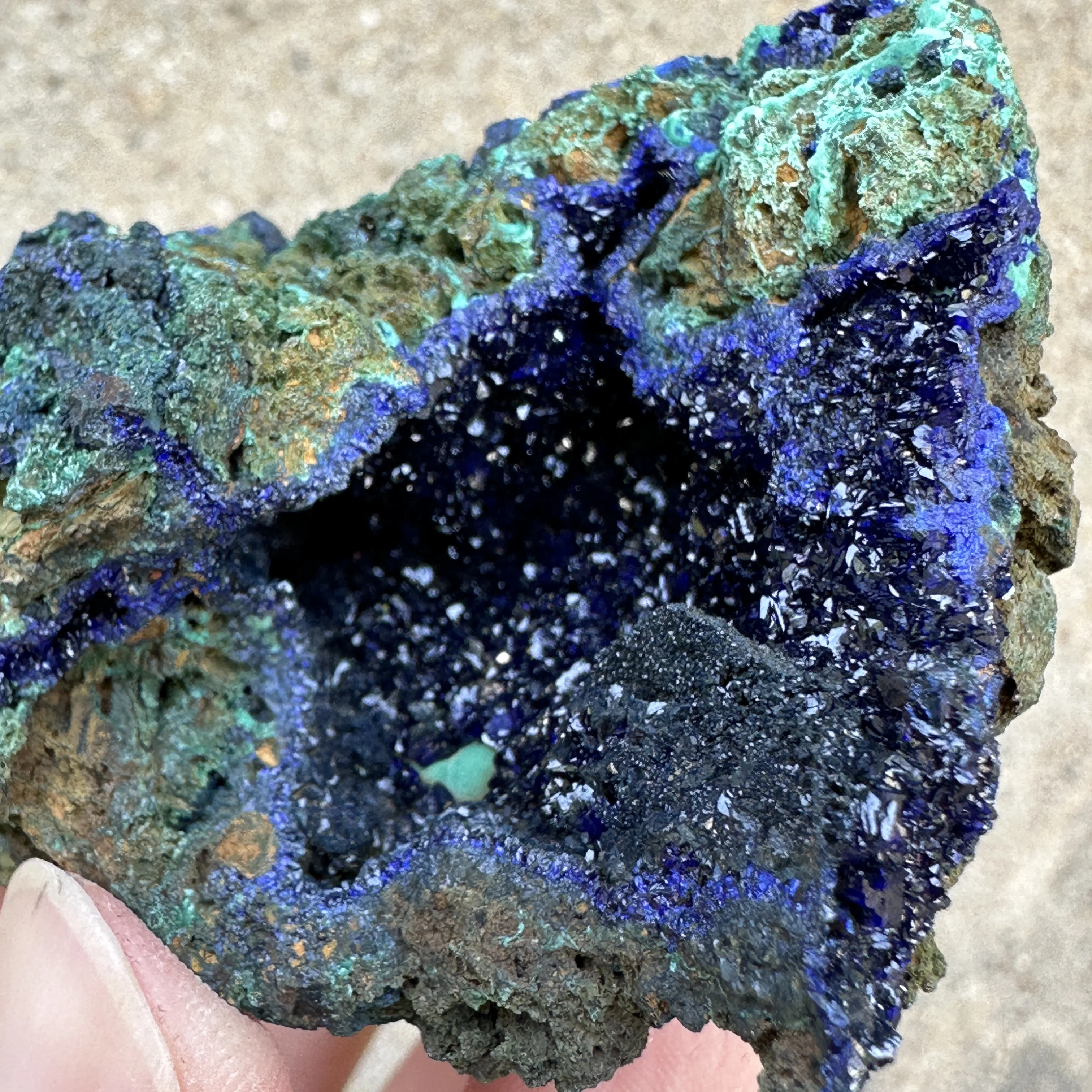 

Natural Stone Azurite Geode Quartz Crystal Geode Cluster Mineral Specimen Teaching Research Reiki Healing Stone Collec