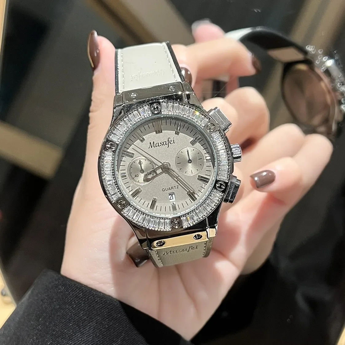 ​ ​ 2025 orologio al quarzo da donna di lusso cristallo di zaffiro acciaio inossidabile impermeabile luminoso datario regalo elegante stile casual