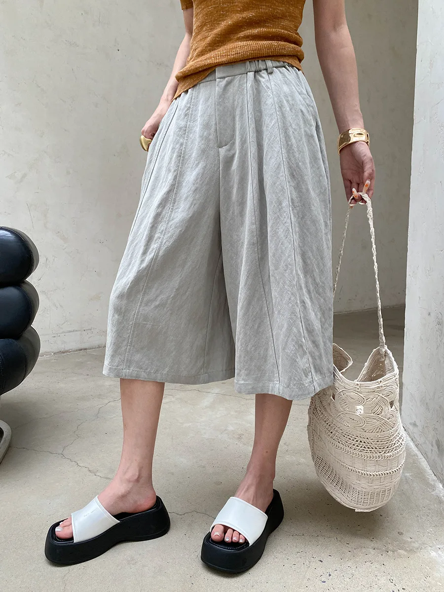 Sommerliche Damen-Freizeithose in einfarbigem Design mit lockerem Schnitt und hohem Bund und weitem Bein. – Detail 14