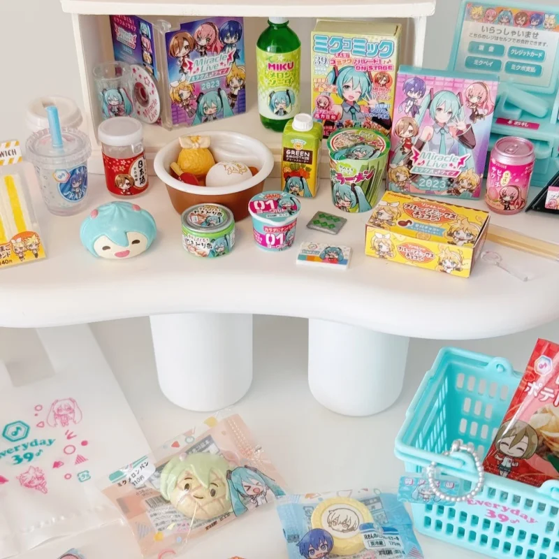 Re-Ment Hatsune Miku Anime Convenience Store Miniature Scenes Blind Box Figures da Collezione in Stock Originale
