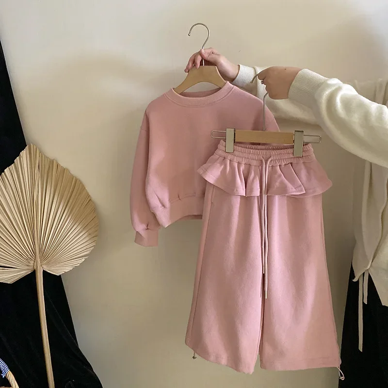طقم سويت شيرت وردي مكون من قطعتين 2025 ربيع جديد كوري غير رسمي سروال برباط وردي ملابس أطفال عصرية #2