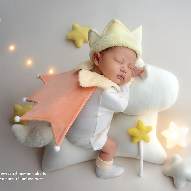 

Newborn Photography Theme Set 2026 Horse Year Cute Prince Outfit Crown Set with Horse Posing Doll Stars for Studio Photoshoot
