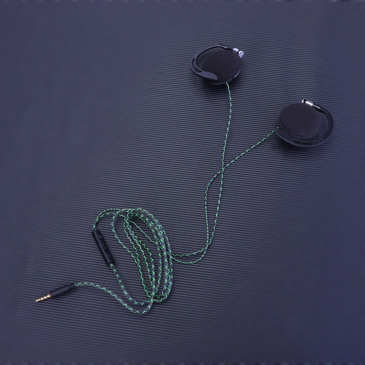 سماعة أذن رياضية سوداء - سماعة أورال خفيفة الوزن مقاومة للعرق ومضادة للمطر وتقليل الضوضاء وسلك مرن عالي مريح طويل