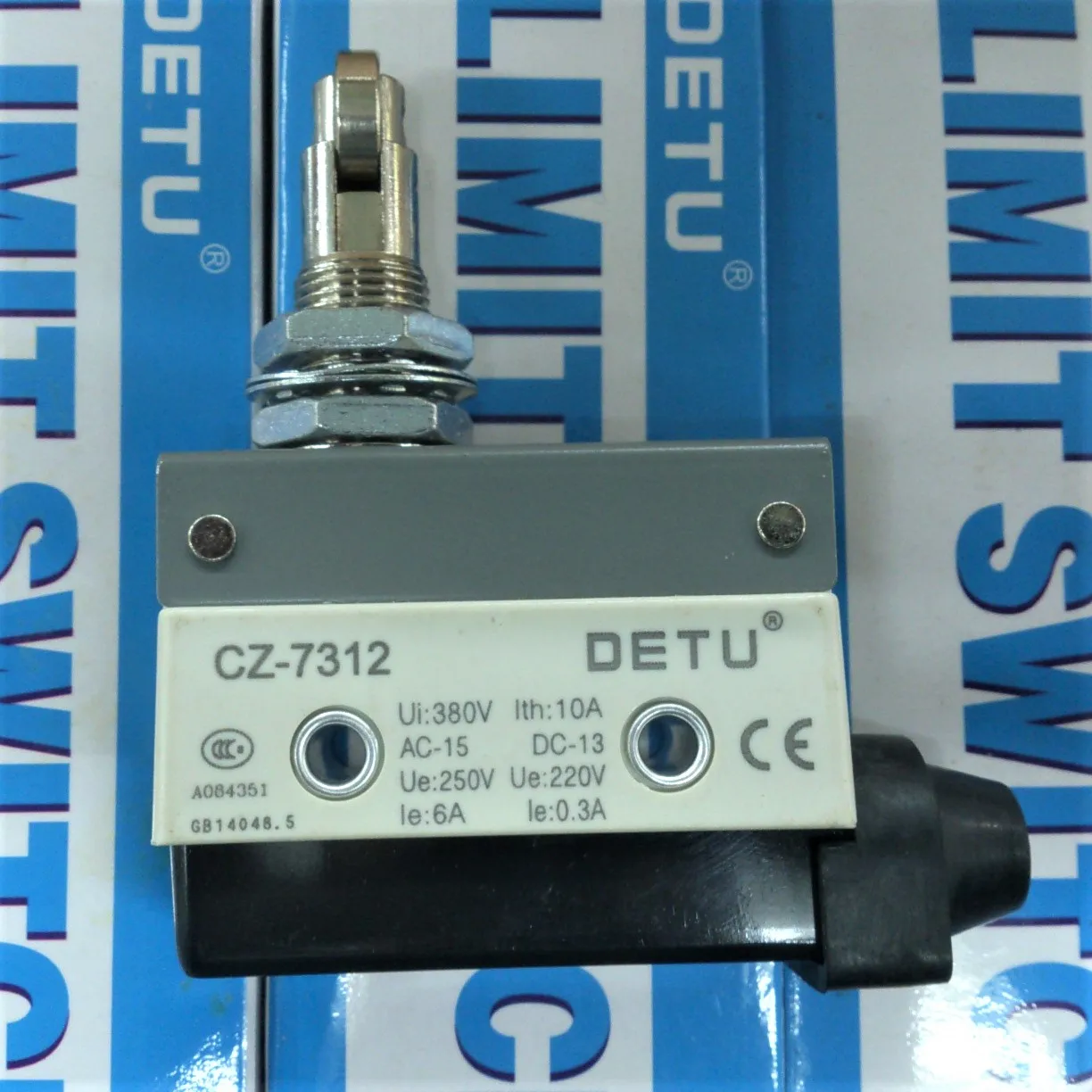 

Detu DETU waterproof and oil proof travel limit microswitch CZ-7312 column roller type