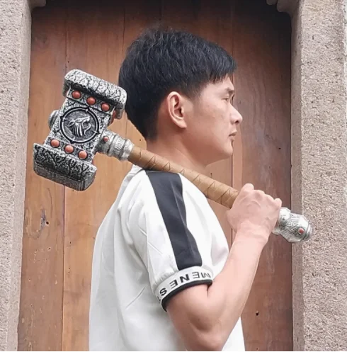 

[Funny] 1:1 scale 55cm WOW Thrall Doomhammer Weapon Hammer collection model adult child cosplay Costume party toy kids gift