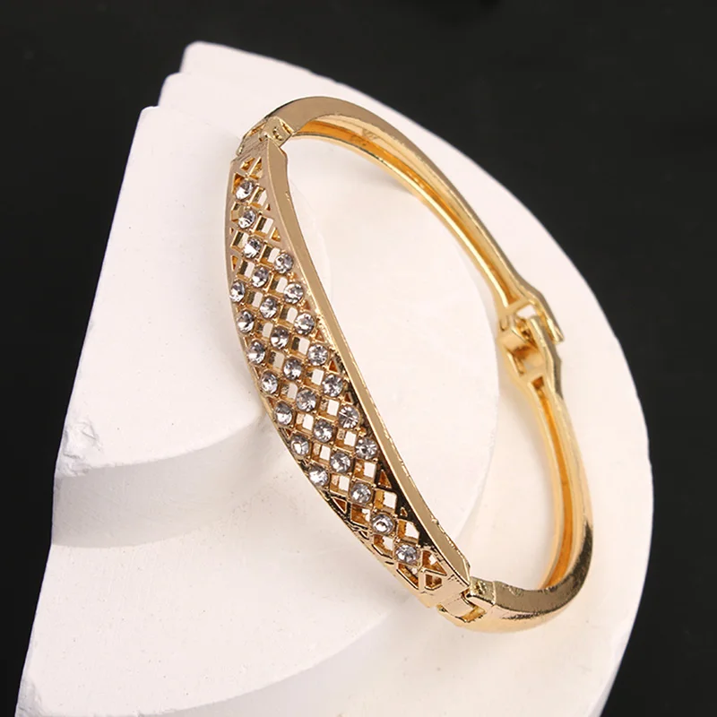 Women's Bracelets Delicate and High Class Create Crystal Decoration Bracelets Beautiful Feminine Accessory With Shiny Jewelry