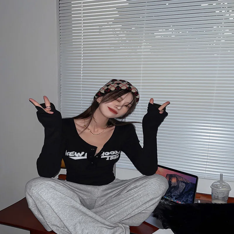 الرجعية الكتابة على الجدران طباعة مطاطا تي شيرت المرأة مثير سليم المحاصيل الأعلى مضلع كم طويل بلوزات مستديرة العنق الجرونج المحملة القمم الكورية