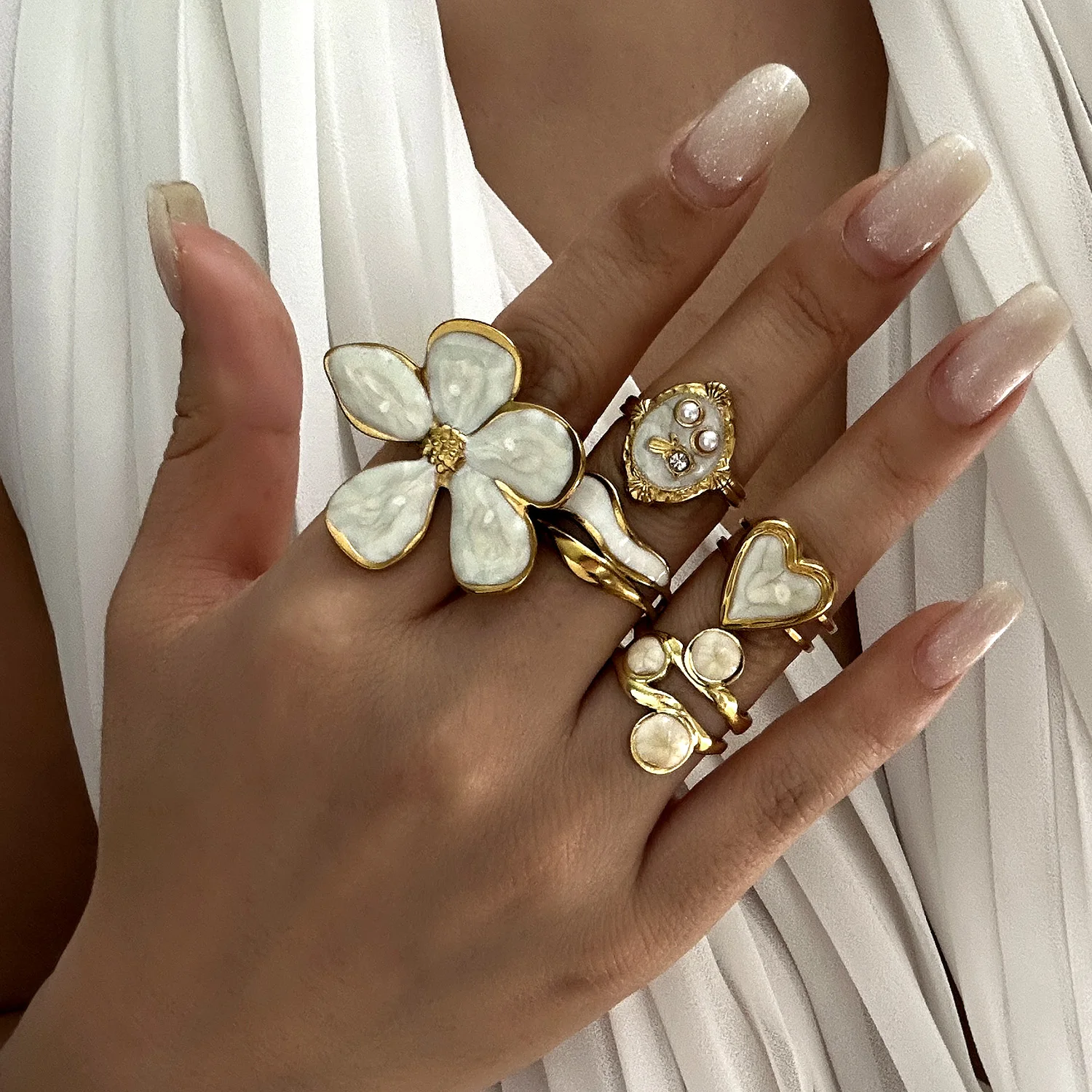 5-teiliges Set aus Edelstahlringen mit Herz- und Blumenmuster, Emaille, für Damen, hypoallergen, PVD-vergoldet, stapelbar, Party-Schmuckset, Geschenk – Detail 6