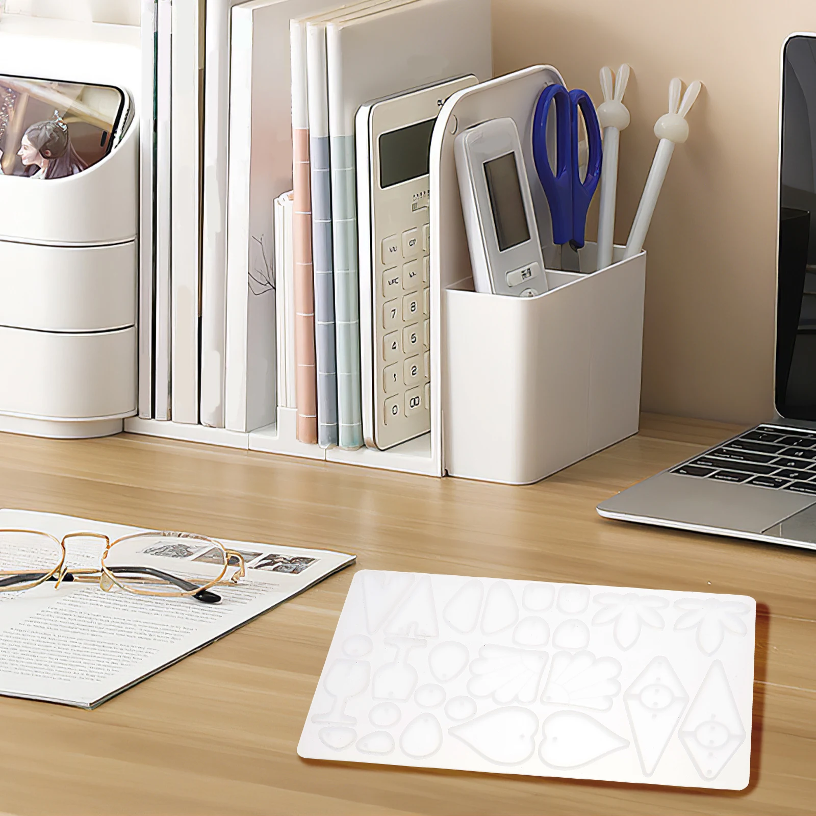 

Silicone Mold for DIY Jewelry Pendant Earring Leaf Heart Shaped Crafts Flexible Practical Gift Resin Casting Molds