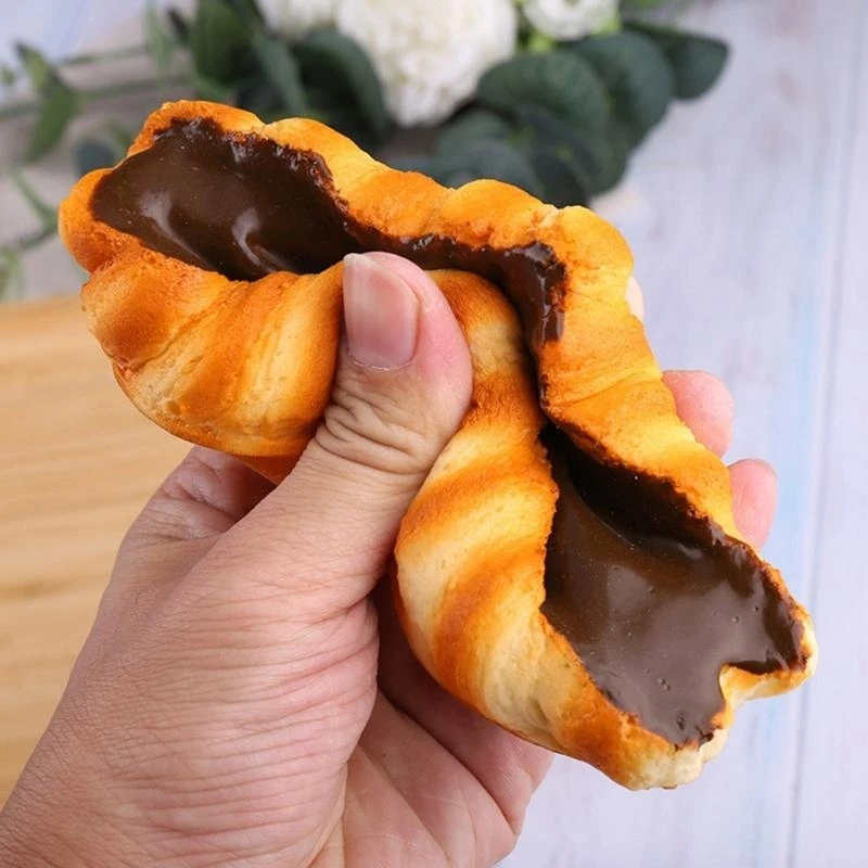 

Artificial Bread Model Realistic Chocolate Blueberry Strawberry Bread Model Photography Props for Home Decoration 15UB