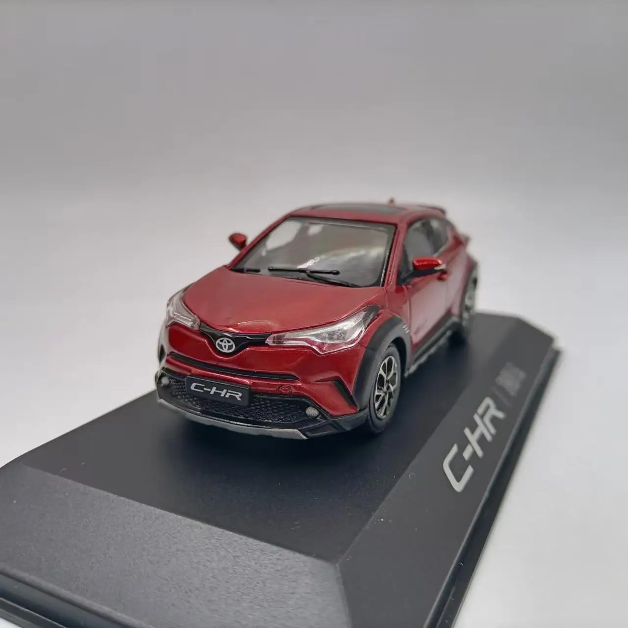 GAC Toyota C-HR Legierungsautomodell im Maßstab 1:43 zum Sammeln, Spielzeug, Geschenk, Souvenir, Display-Ornament