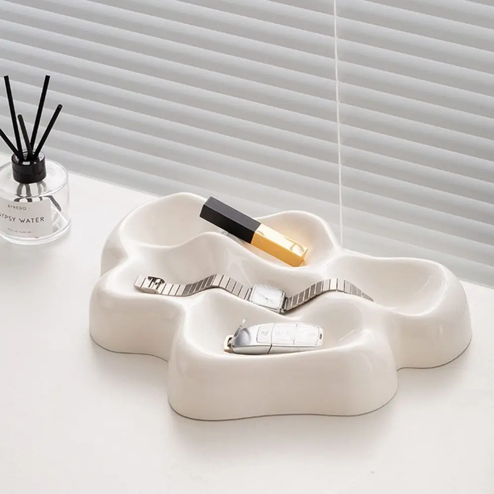 

Stylish Elegant Jewelry Tray Large Capacity Universal Earrings Display Tray Cloud Shape Necklaces Tray Desktop Ornament