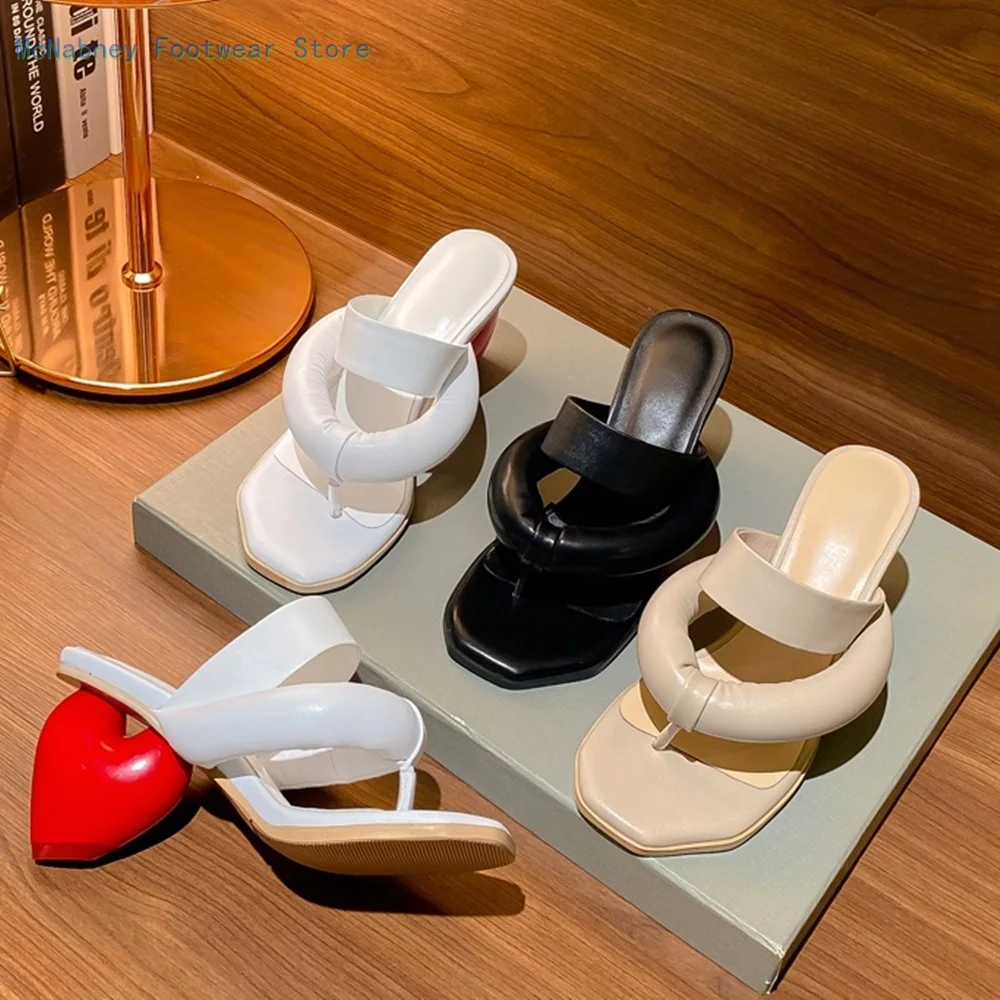 

Красные сандалии на высоком каблуке в форме сердца, красные и черные сандалии в тон, женские сандалии с квадратным носком и застежкой на заднем ремешке, новинка лета