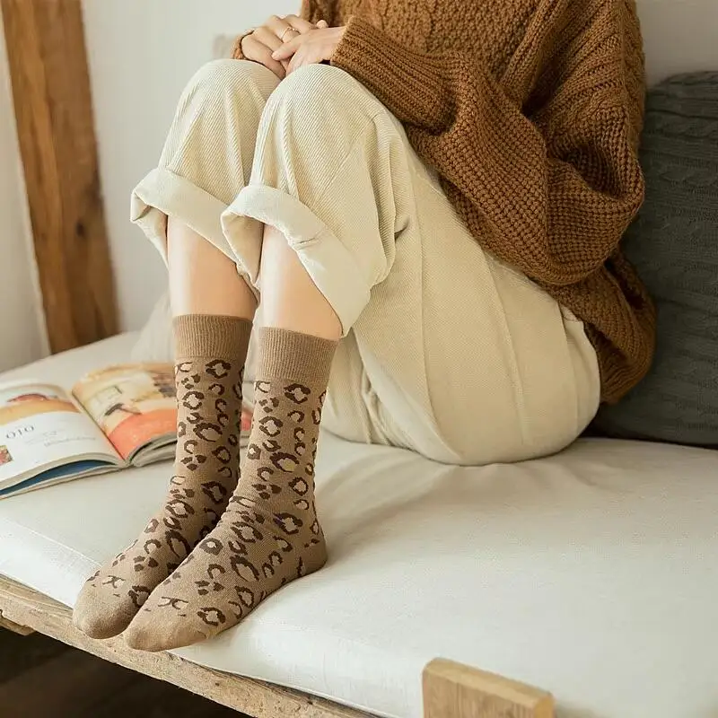 Chaussettes épaisses en laine d'hiver pour femmes, mode vintage japonaise, imprimé léopard, chaussettes thermiques, haute qualité, cadeau de Noël