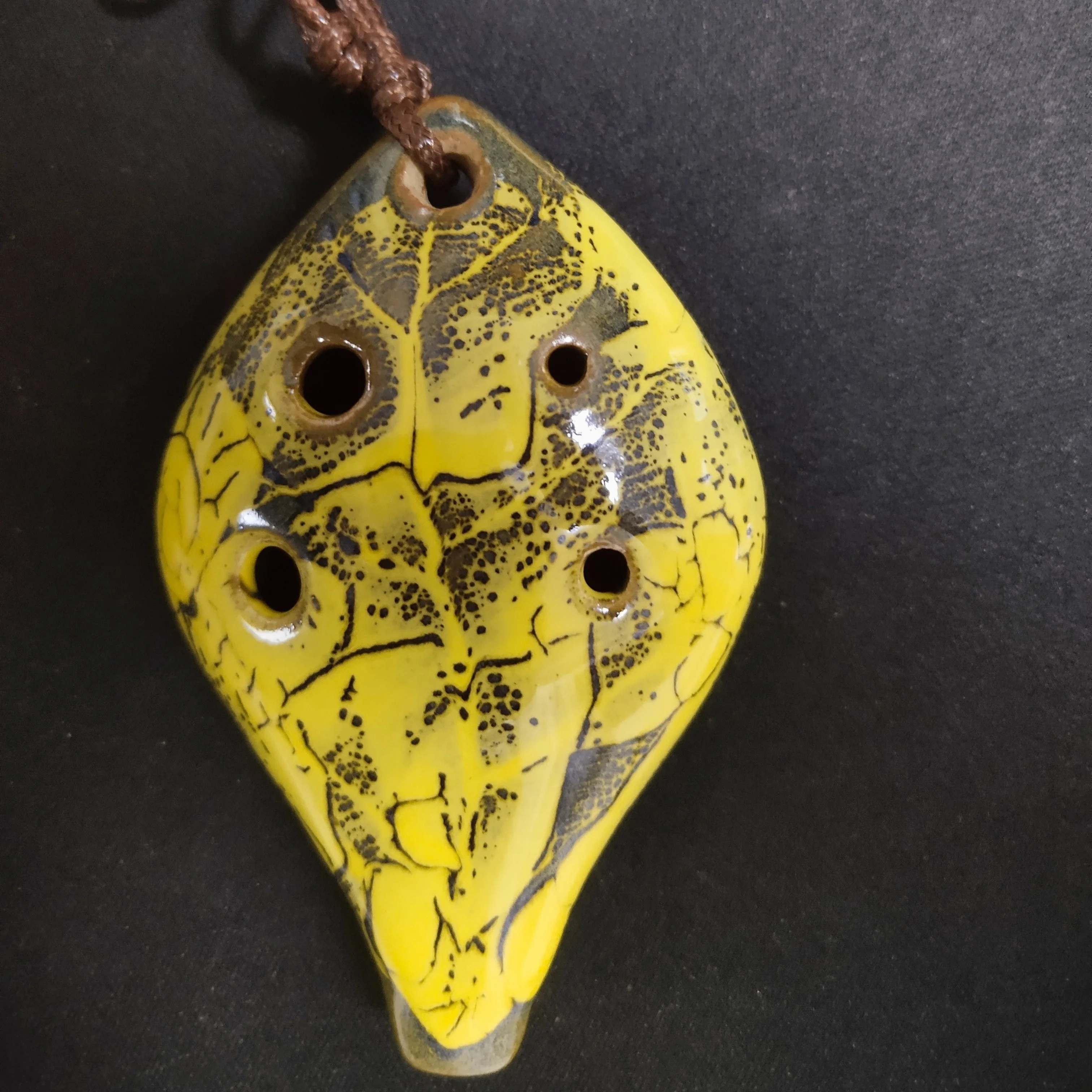 1pc, ancient Chinese style ocarina, six-hole handmade ocarina instrument, pleasant sound, with lanyard, like a leaf