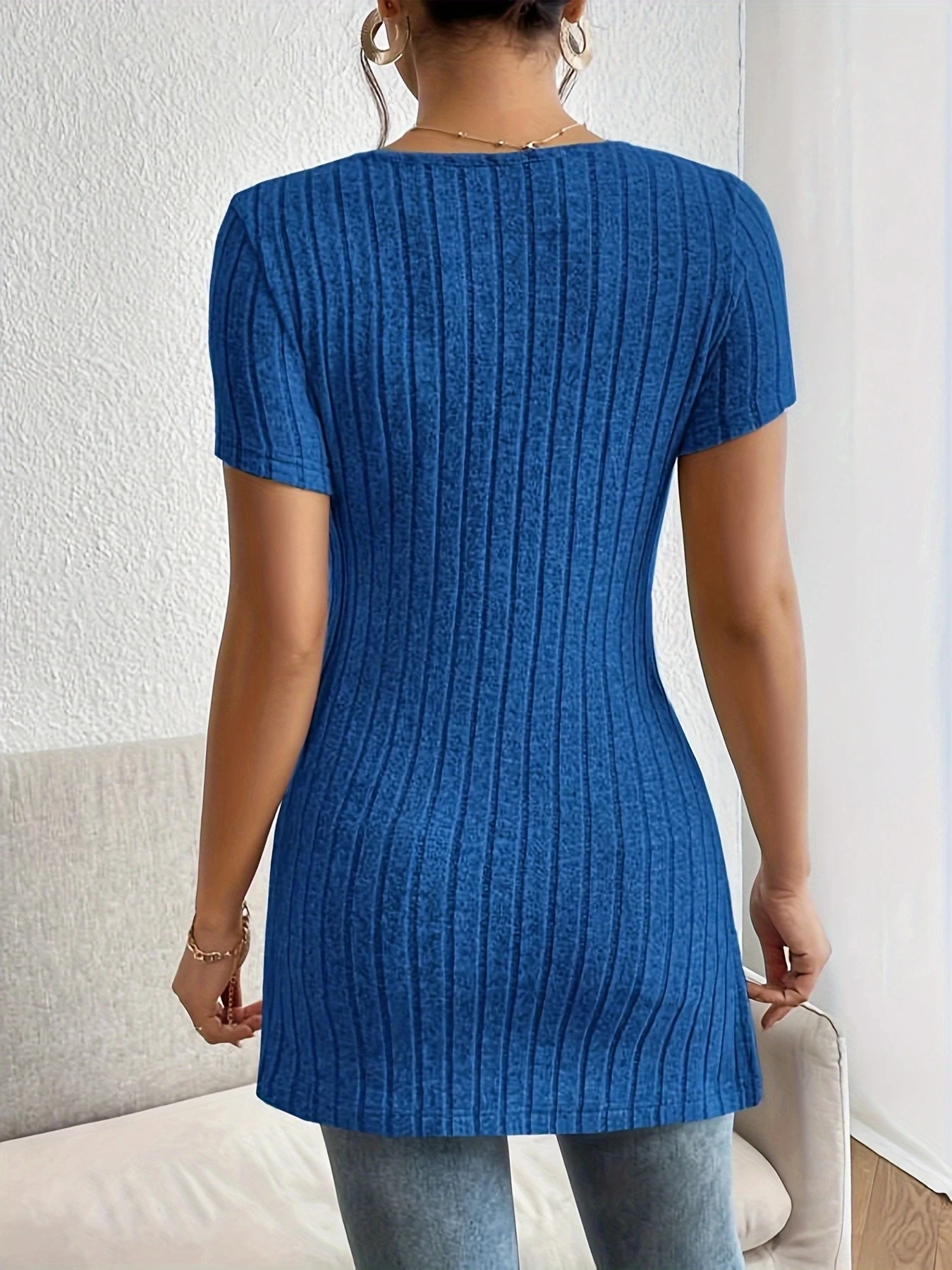 Versatile & Chic V-Neck Women\'s Top- Stretchy,Easy-Care Casual Wear