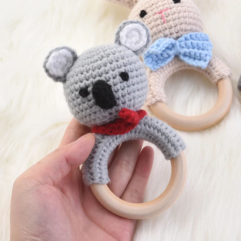 1Pcs BPA Free Baby Wooden Teether Crochet Cartoon Animal Rattle Toys Wooden Teething Ring For Baby Soothing Bracelet Crafts Gift