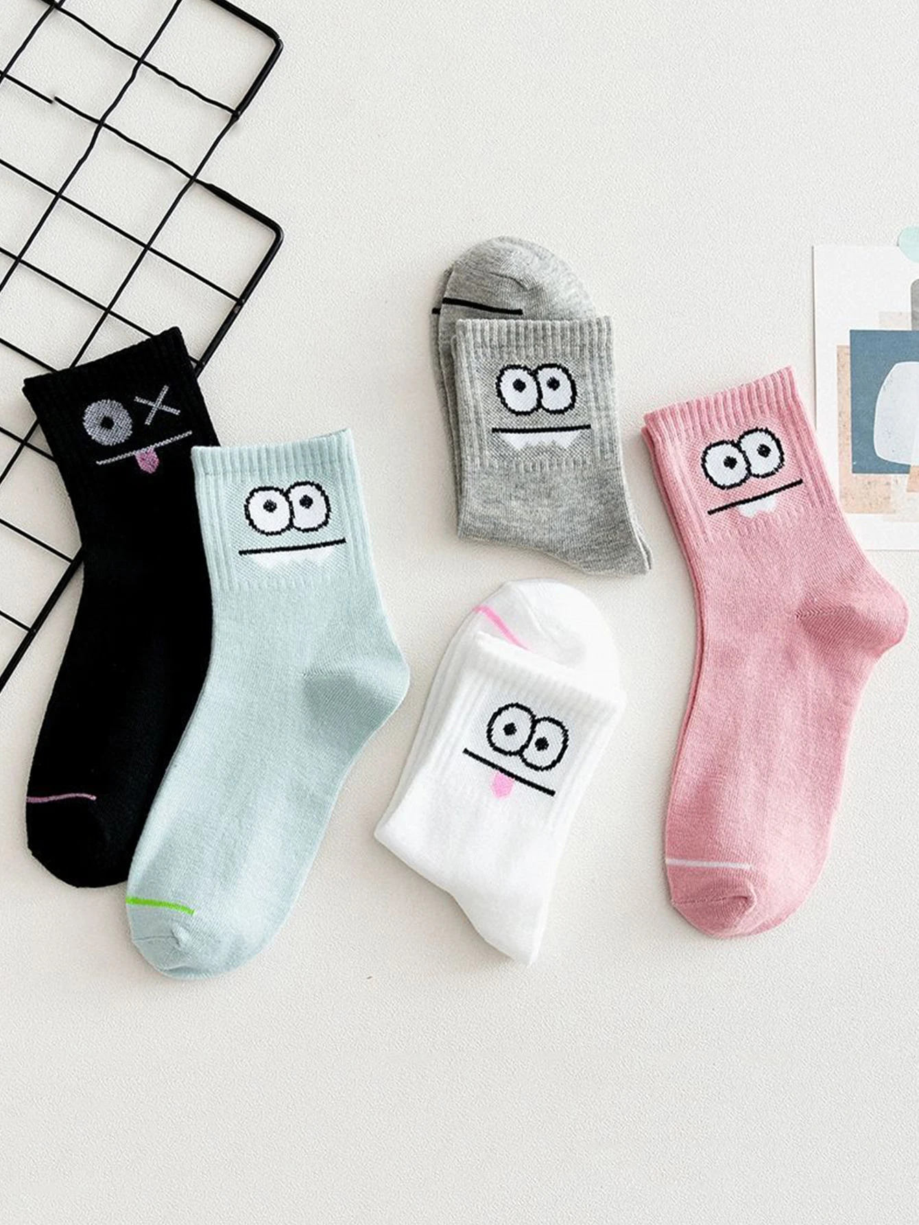 

5 Pairs Of Women's Socks With Cute Eye Patterns And Creative Smiley Face Socks