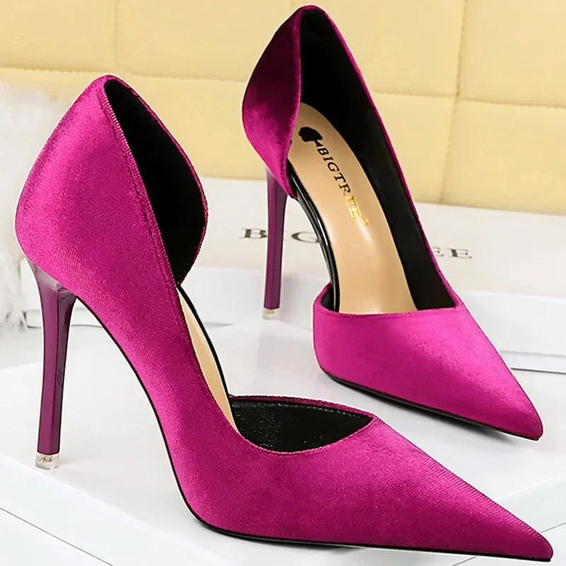 Kobiety 10.5cm Super High Heels Fashion Pointed Toe Velvet Nightclub Pumps Lady Side Hollow Evening Banquet Dress Shoes Plus Size