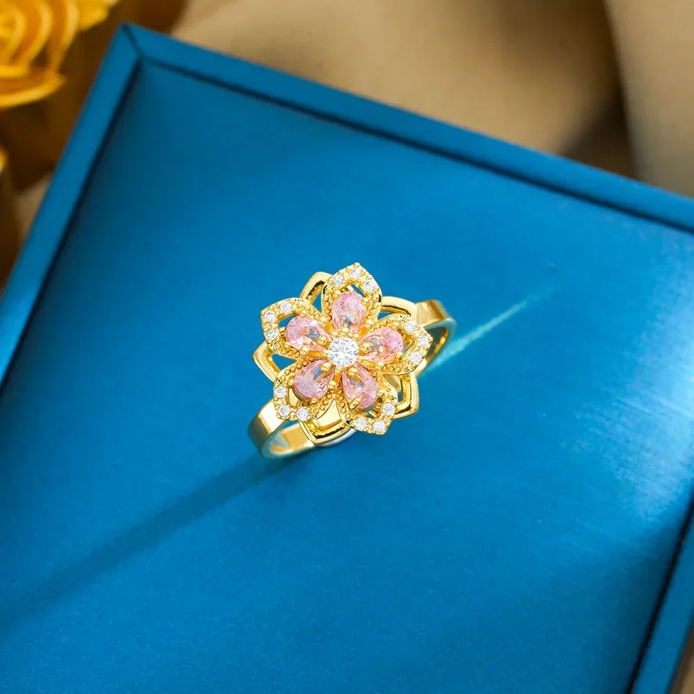 

The rotating flower best-selling titanium steel necklace for women has a niche design sense and is versatile and fashionable