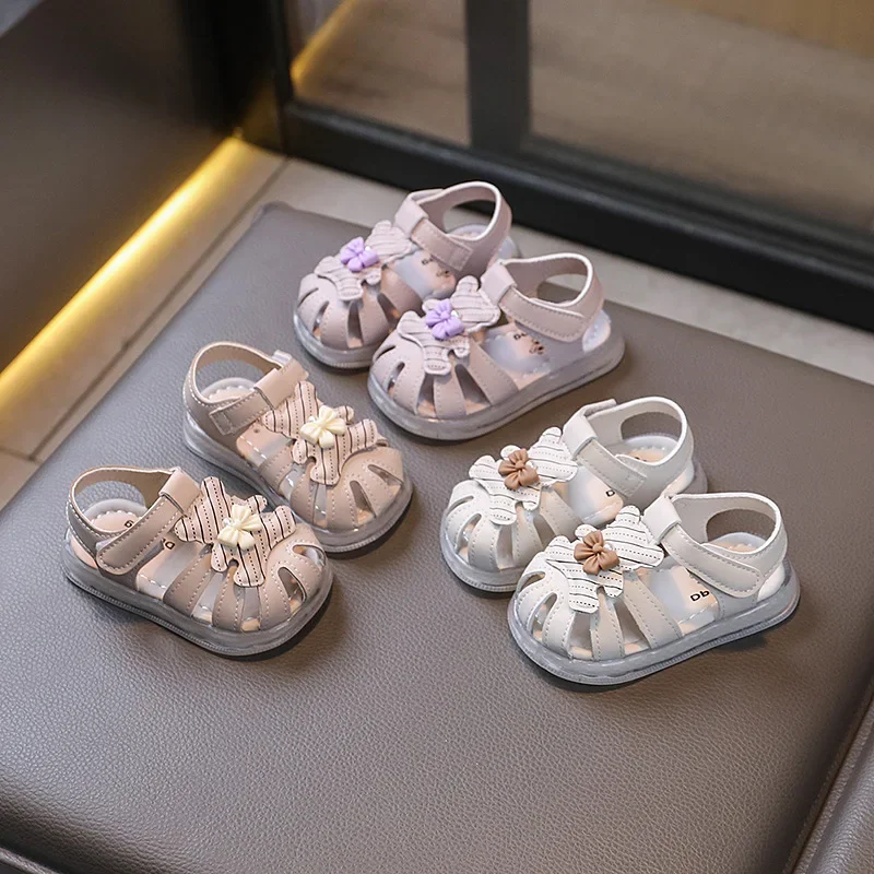 Sandales de princesse à semelle souple et bout fermé pour bébé fille, chaussures d'été pour enfant en bas âge, nouvelle collection 2024