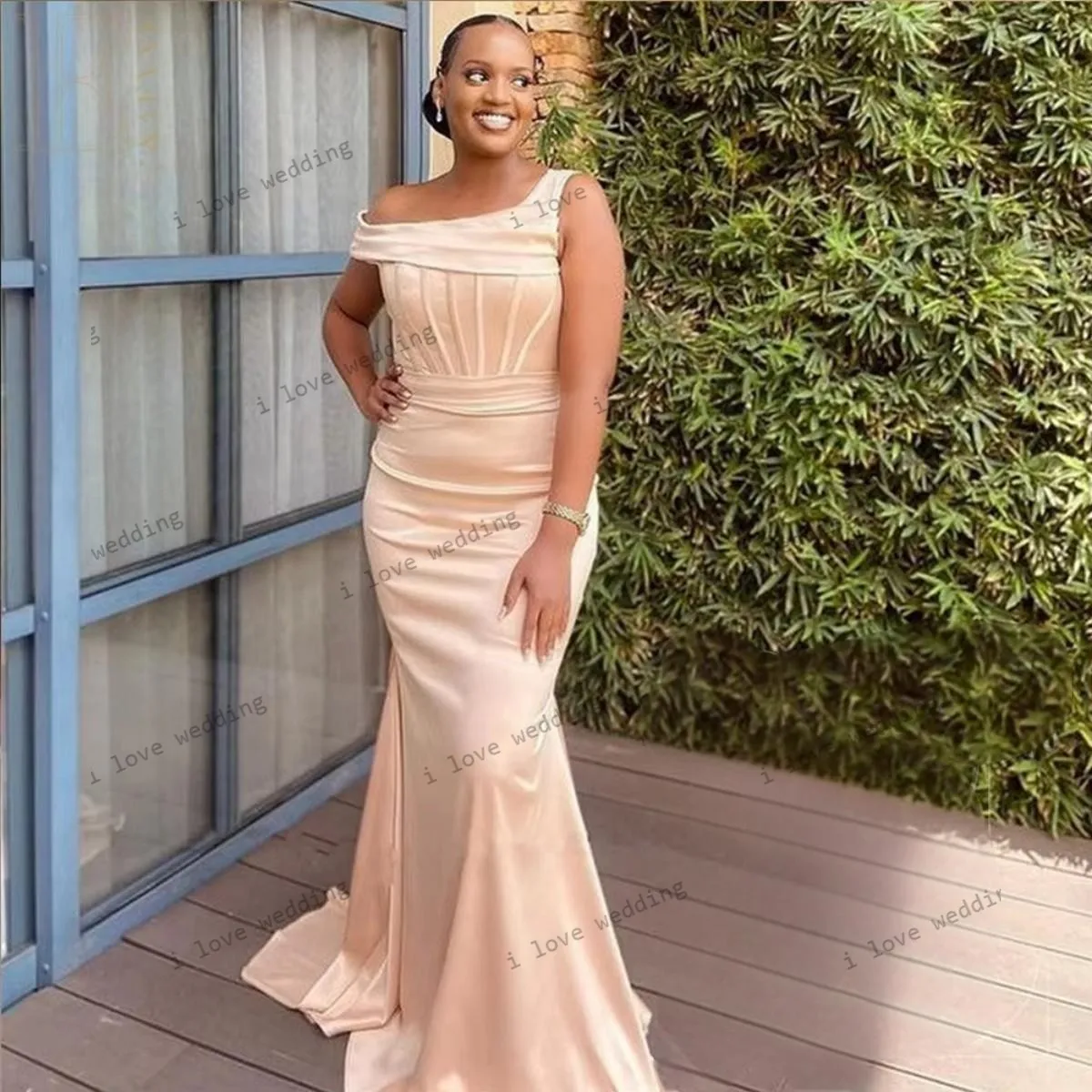 فساتين وصيفة العروس 2025 فستان حفلات الزفاف الوردي عاري للمرأة Gueset كتف واحد حورية البحر الساتان بدون أكمام أنيق مخصص