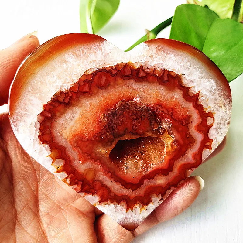 Natural Stone Red Agate Slice Geode Crystal Chips Love Heart Room Decoration Home And Gemstone Carnelian Ornaments Reiki Healing