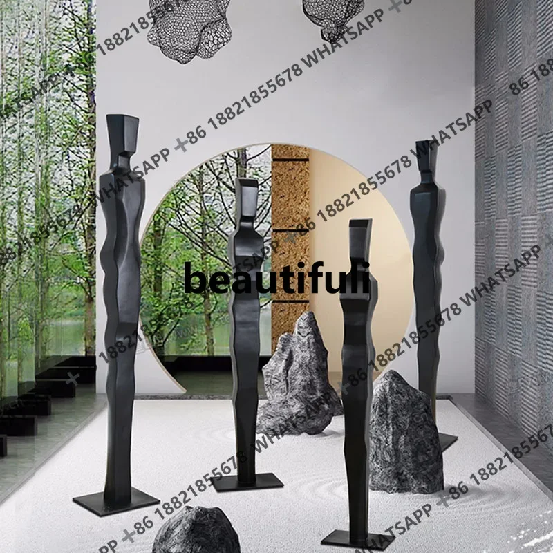 

Лобби отеля, украшения от пола до потолка, коридоры, проходы, художественные декорации, фигуры для приветствия, скульптуры