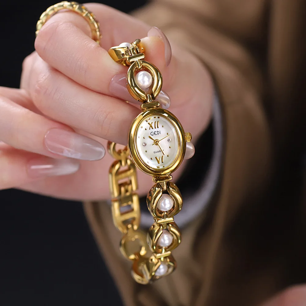 ساعة بسوار زمرد على الطراز الوطني للسيدات خفيفة فاخرة ولؤلؤ رائعة مقاومة للماء وساعات كوارتز عصرية للسيدات