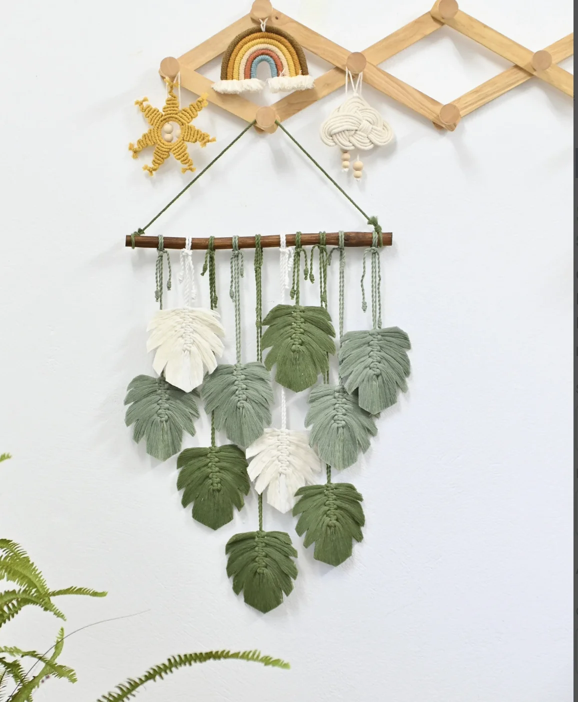 Green Leaves, Macrame Wall Hanging, Macrame Feather, Farmhouse Wall Decor, Scandinavian Decor, Boho Nursery Decor, New Home Gift