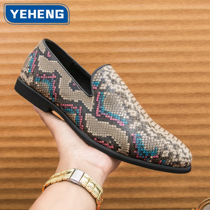 

Новые лоферы со змеиным дизайном, мужские повседневные туфли из лакированной кожи с острым носком, свадебное платье, обувь для выпускного вечера, Zapatos Hombre