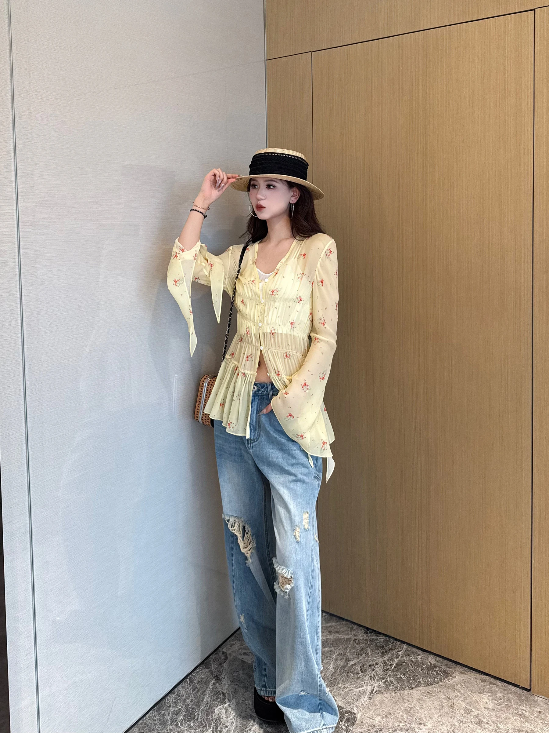 

NancyCavally Smooth Silk Lightweight Romantic Iris Flower V-Ne Bell Sve irt Street Sle Women's Summer Breathable Lon...