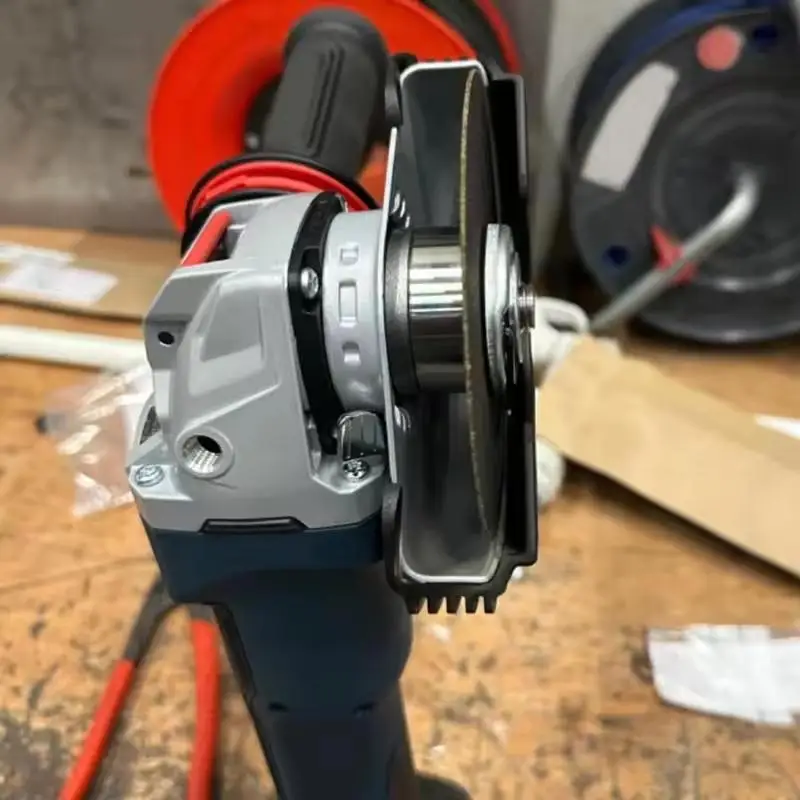 Actualice su amoladora angular con adaptador X-Lock; Discos de pulido y broca de núcleo compatibles con rosca M14 o 5/8"-11.