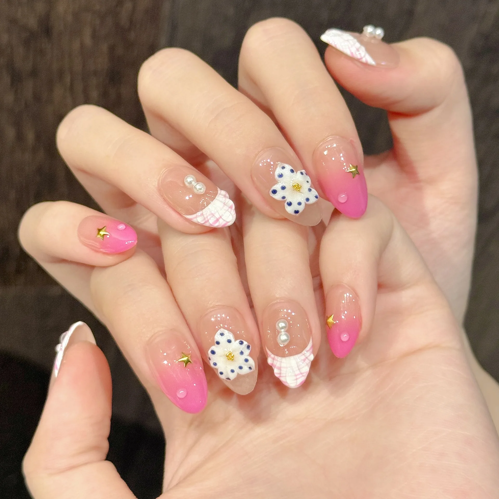 10 szt. Fioletowe Korale Krzyżowe, Rzeźbione Różowo-Fioletowe Paznokcie Krótkie Migdałki z Teksturą Francuskiej Muszli na Eksport