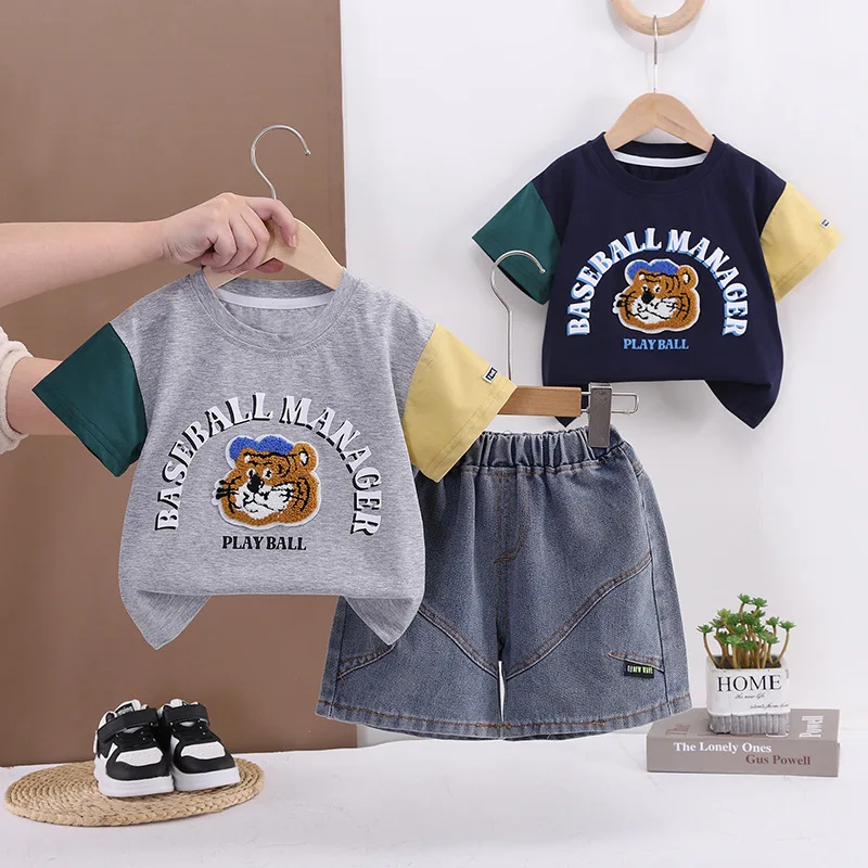 

Летний комплект одежды для мальчиков: футболка с мультяшным принтом и джинсовые шорты, 2 предмета, модный детский костюм для улицы, для мальчиков 1-5 лет